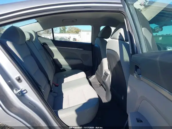 5NPD84LF3HH070477 2017 HYUNDAI ELANTRA - Image 8