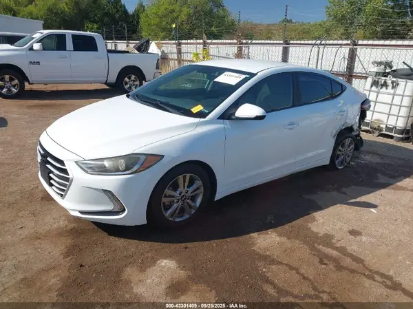 5NPD84LF3HH088977 2017 HYUNDAI ELANTRA - Image 2