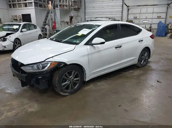 5NPD84LF3HH115806 2017 HYUNDAI ELANTRA - Image 2