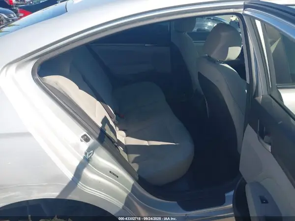 5NPD84LF3HH140558 2017 HYUNDAI ELANTRA - Image 8
