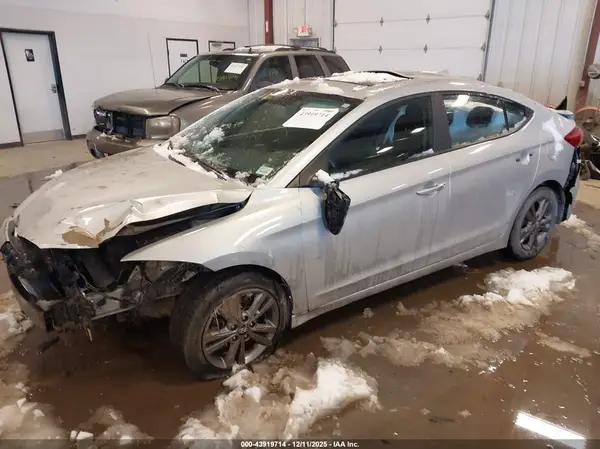 5NPD84LF3HH144805 2017 HYUNDAI ELANTRA - Image 2