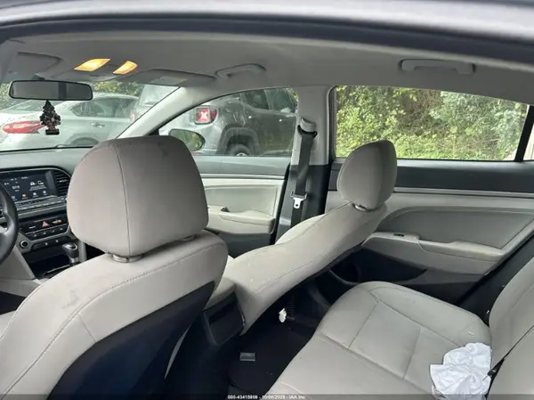 5NPD84LF3HH147154 2017 HYUNDAI ELANTRA - Image 8