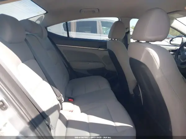 5NPD84LF3HH157568 2017 HYUNDAI ELANTRA - Image 8