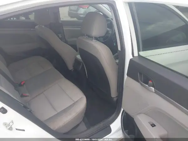5NPD84LF3HH180364 2017 HYUNDAI ELANTRA - Image 8
