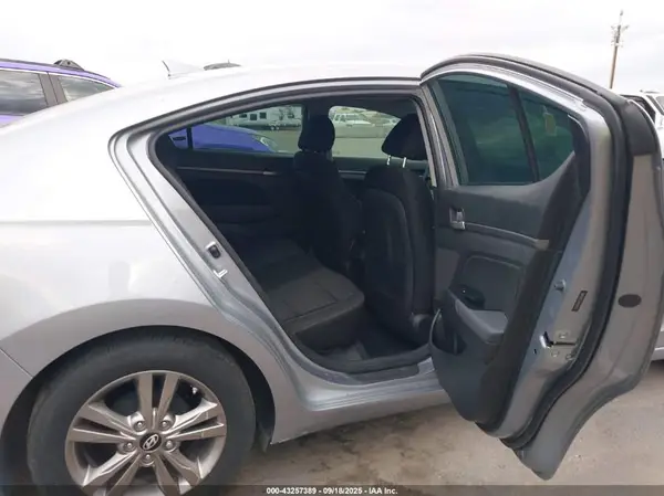 5NPD84LF3HH187833 2017 HYUNDAI ELANTRA - Image 8