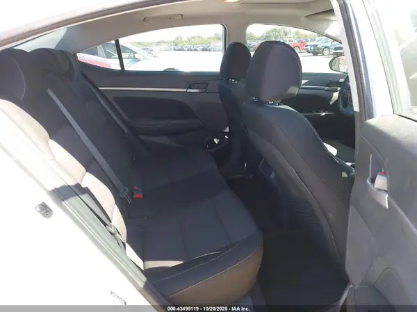 5NPD84LF3HH196046 2017 HYUNDAI ELANTRA - Image 8