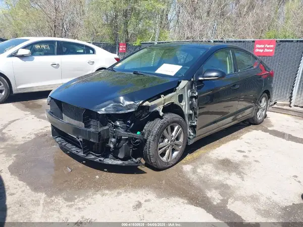 5NPD84LF3HH200175 2017 HYUNDAI ELANTRA - Image 2
