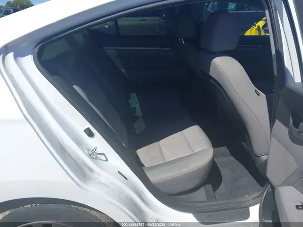 5NPD84LF3HH211628 2017 HYUNDAI ELANTRA - Image 8