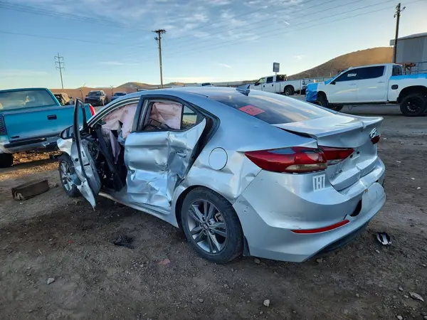 5NPD84LF3JH215393 2018 HYUNDAI ELANTRA - Image 2