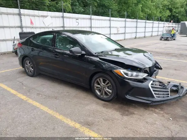5NPD84LF3JH218925 2018 HYUNDAI ELANTRA - Image 1