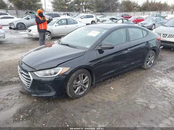 5NPD84LF3JH237085 2018 HYUNDAI ELANTRA - Image 2