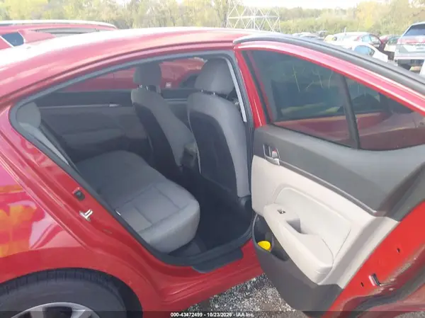5NPD84LF3JH238026 2018 HYUNDAI ELANTRA - Image 8