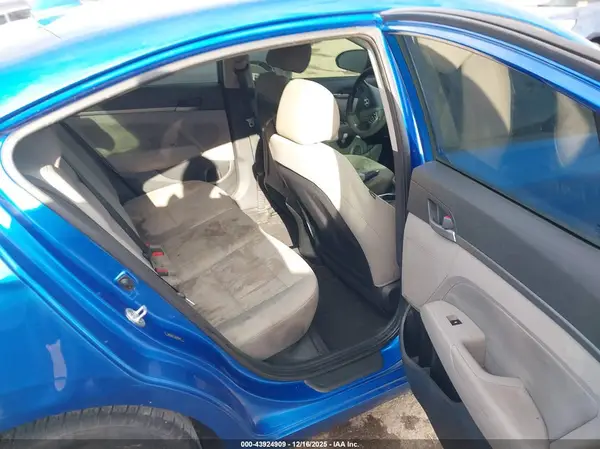 5NPD84LF3JH240701 2018 HYUNDAI ELANTRA - Image 8