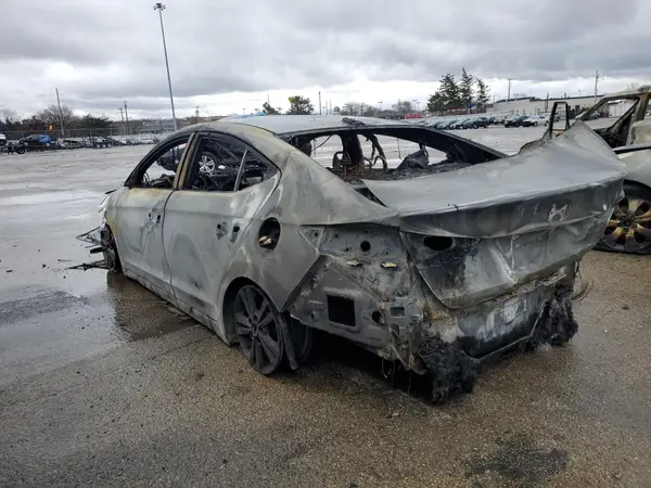 5NPD84LF3JH244389 2018 HYUNDAI ELANTRA - Image 2