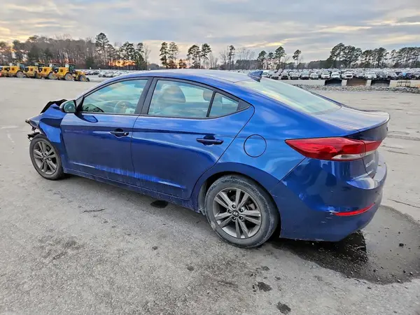 5NPD84LF3JH247082 2018 HYUNDAI ELANTRA - Image 2