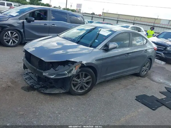 5NPD84LF3JH249740 2018 HYUNDAI ELANTRA - Image 2