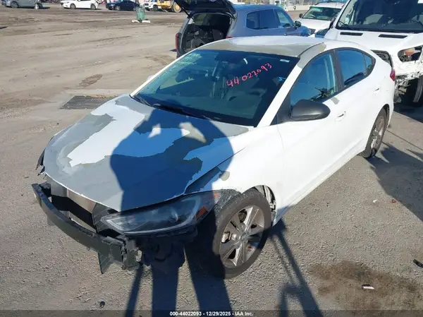 5NPD84LF3JH256185 2018 HYUNDAI ELANTRA - Image 2