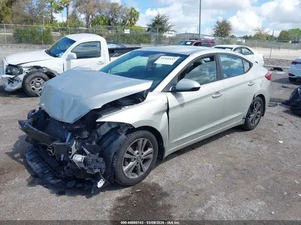 5NPD84LF3JH263847 2018 HYUNDAI ELANTRA - Image 2