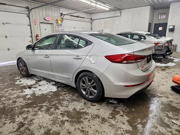 5NPD84LF3JH263962 2018 HYUNDAI ELANTRA - Image 2