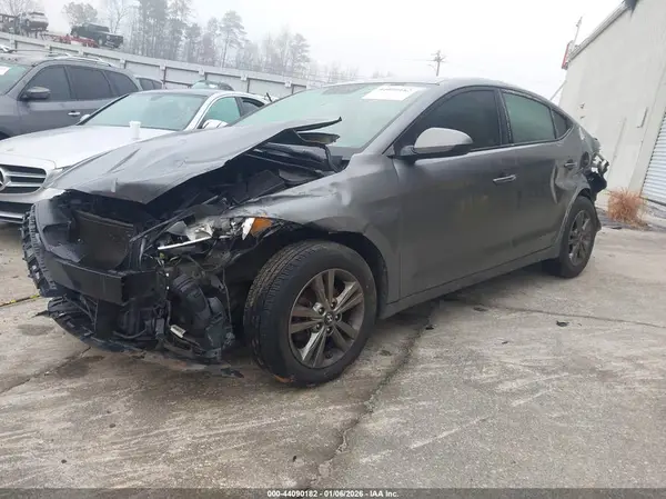 5NPD84LF3JH267087 2018 HYUNDAI ELANTRA - Image 2