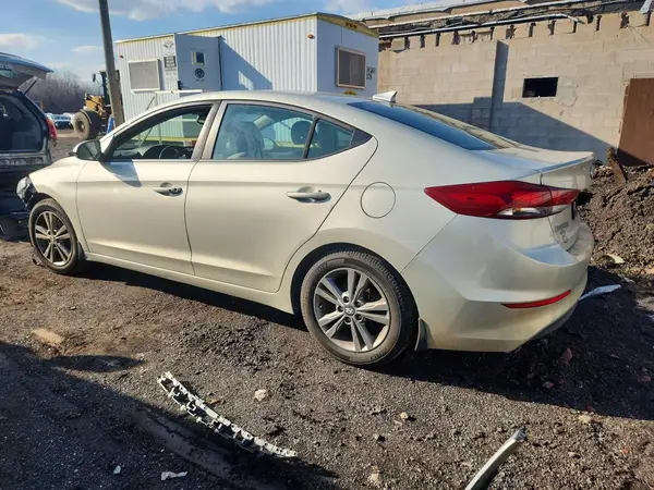 5NPD84LF3JH271284 2018 HYUNDAI ELANTRA - Image 2