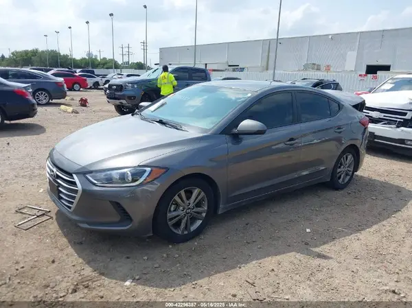 5NPD84LF3JH272984 2018 HYUNDAI ELANTRA - Image 2