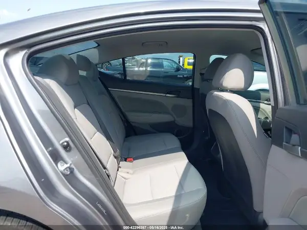 5NPD84LF3JH272984 2018 HYUNDAI ELANTRA - Image 8