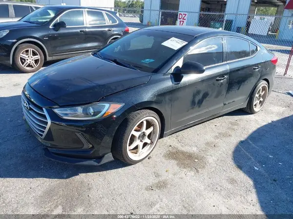 5NPD84LF3JH281927 2018 HYUNDAI ELANTRA - Image 2
