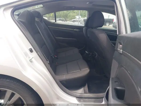 5NPD84LF3JH285413 2018 HYUNDAI ELANTRA - Image 8