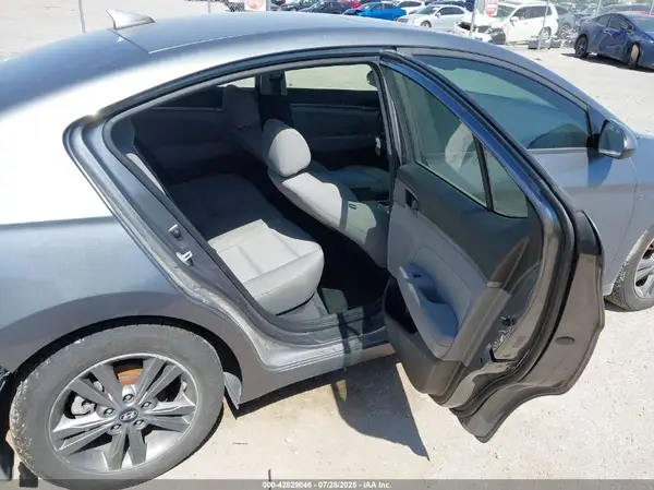5NPD84LF3JH296475 2018 HYUNDAI ELANTRA - Image 8