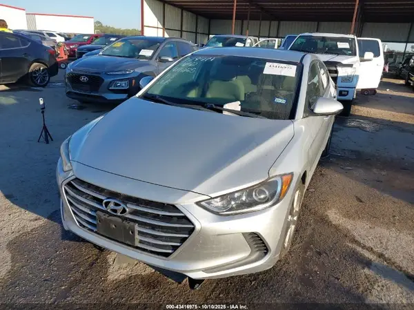 5NPD84LF3JH305840 2018 HYUNDAI ELANTRA - Image 2
