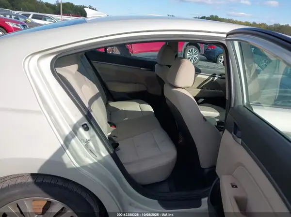 5NPD84LF3JH310259 2018 HYUNDAI ELANTRA - Image 8