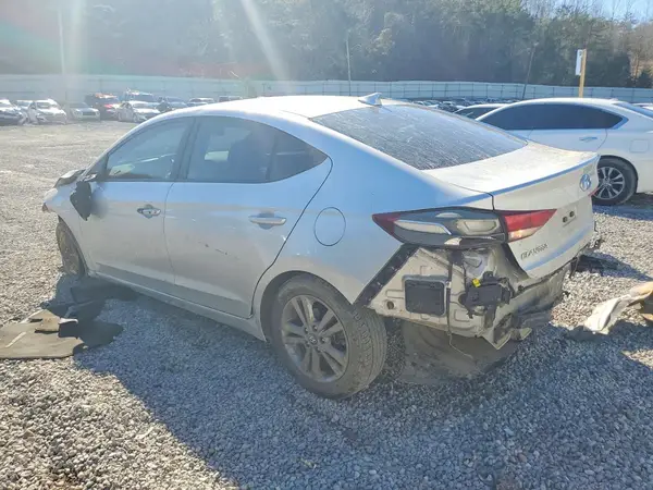 5NPD84LF3JH320662 2018 HYUNDAI ELANTRA - Image 2