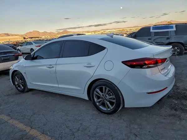5NPD84LF3JH358988 2018 HYUNDAI ELANTRA - Image 2