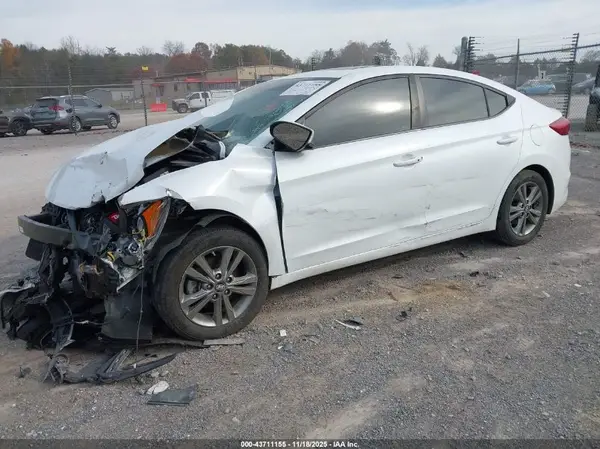 5NPD84LF3JH360062 2018 HYUNDAI ELANTRA - Image 2