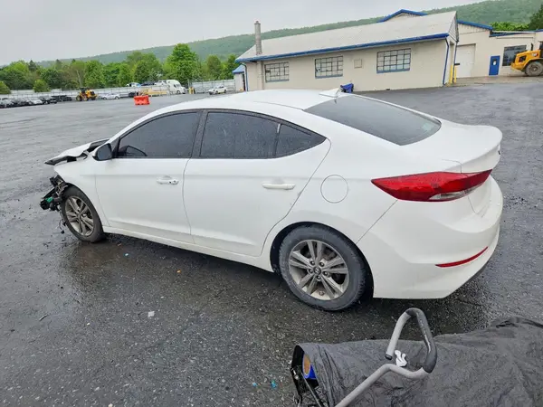 5NPD84LF3JH367996 2018 HYUNDAI ELANTRA - Image 2