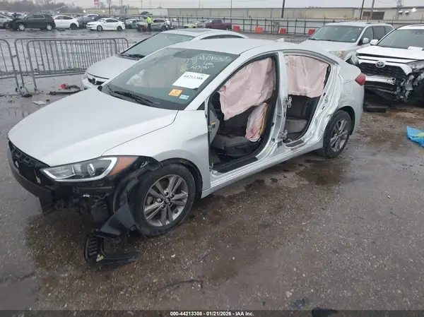 5NPD84LF3JH368016 2018 HYUNDAI ELANTRA - Image 2
