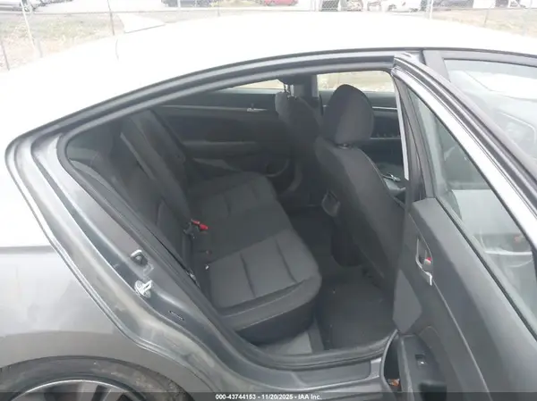 5NPD84LF3JH384748 2018 HYUNDAI ELANTRA - Image 8