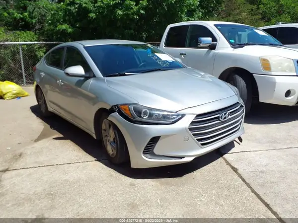 5NPD84LF3JH385768 2018 HYUNDAI ELANTRA - Image 1