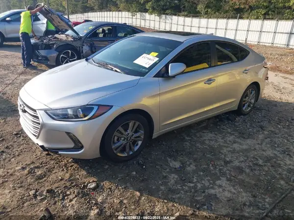 5NPD84LF3JH388945 2018 HYUNDAI ELANTRA - Image 2