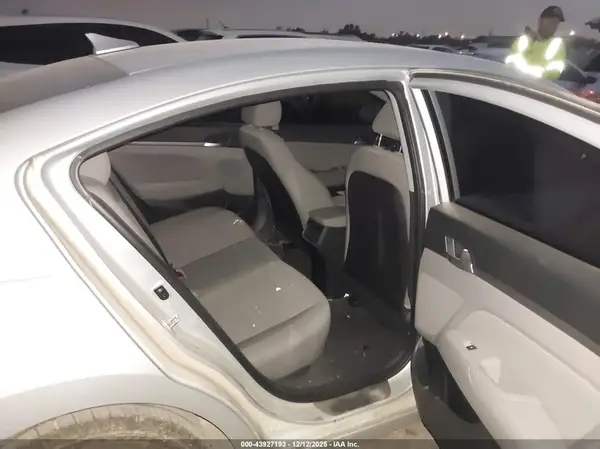 5NPD84LF3KH460647 2019 HYUNDAI ELANTRA - Image 8
