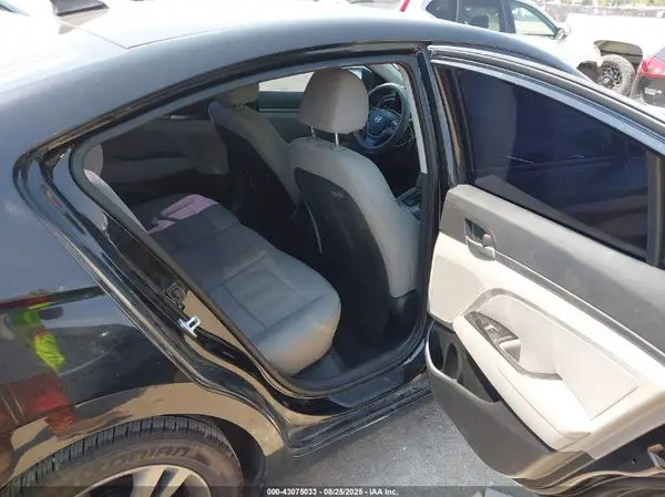 5NPD84LF4HH000843 2017 HYUNDAI ELANTRA - Image 8
