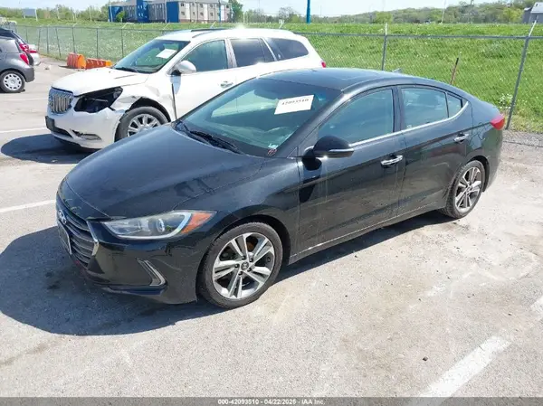 5NPD84LF4HH010045 2017 HYUNDAI ELANTRA - Image 2
