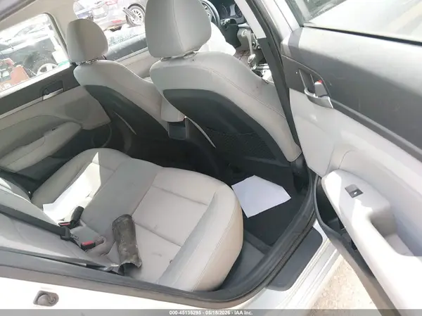 5NPD84LF4HH015214 2017 HYUNDAI ELANTRA - Image 8
