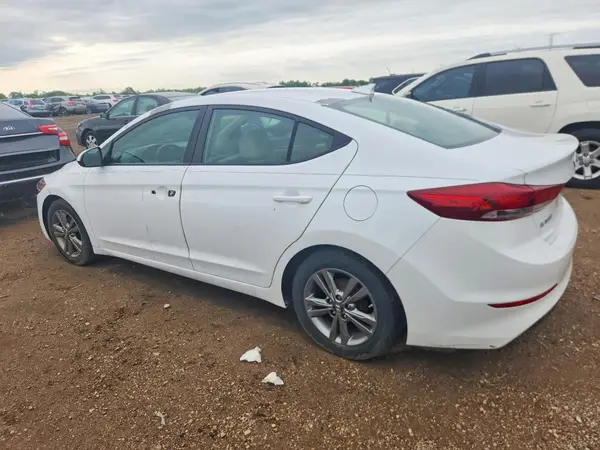5NPD84LF4HH015598 2017 HYUNDAI ELANTRA - Image 2