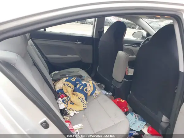 5NPD84LF4HH028156 2017 HYUNDAI ELANTRA - Image 8