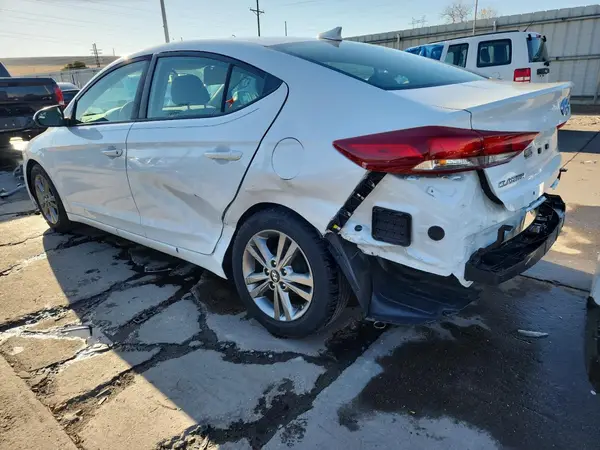 5NPD84LF4HH030165 2017 HYUNDAI ELANTRA - Image 2