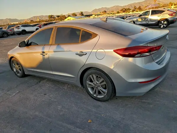 5NPD84LF4HH030568 2017 HYUNDAI ELANTRA - Image 2