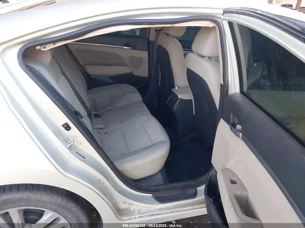 5NPD84LF4HH034927 2017 HYUNDAI ELANTRA - Image 8