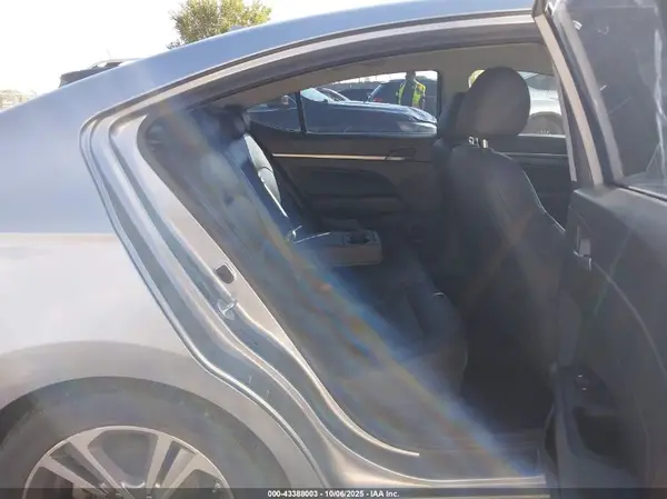 5NPD84LF4HH051422 2017 HYUNDAI ELANTRA - Image 8